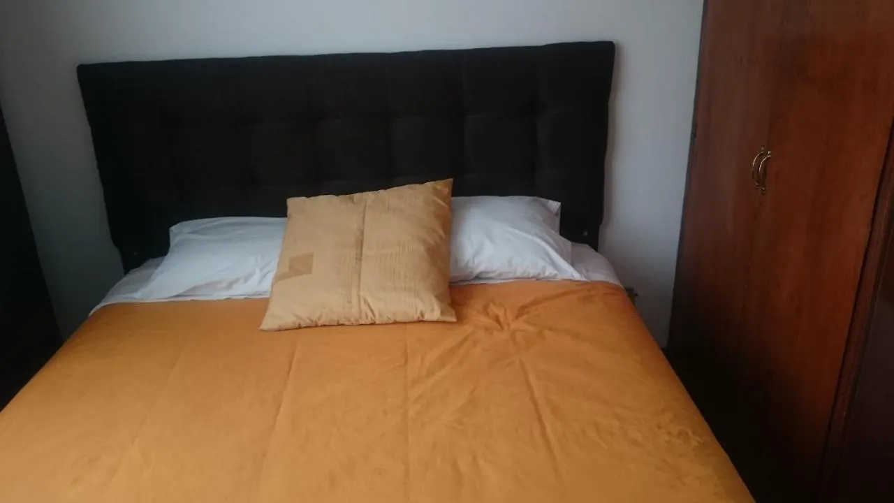 The Quito Guest House With Yellow Balconies For Travellers Ισημερινός
