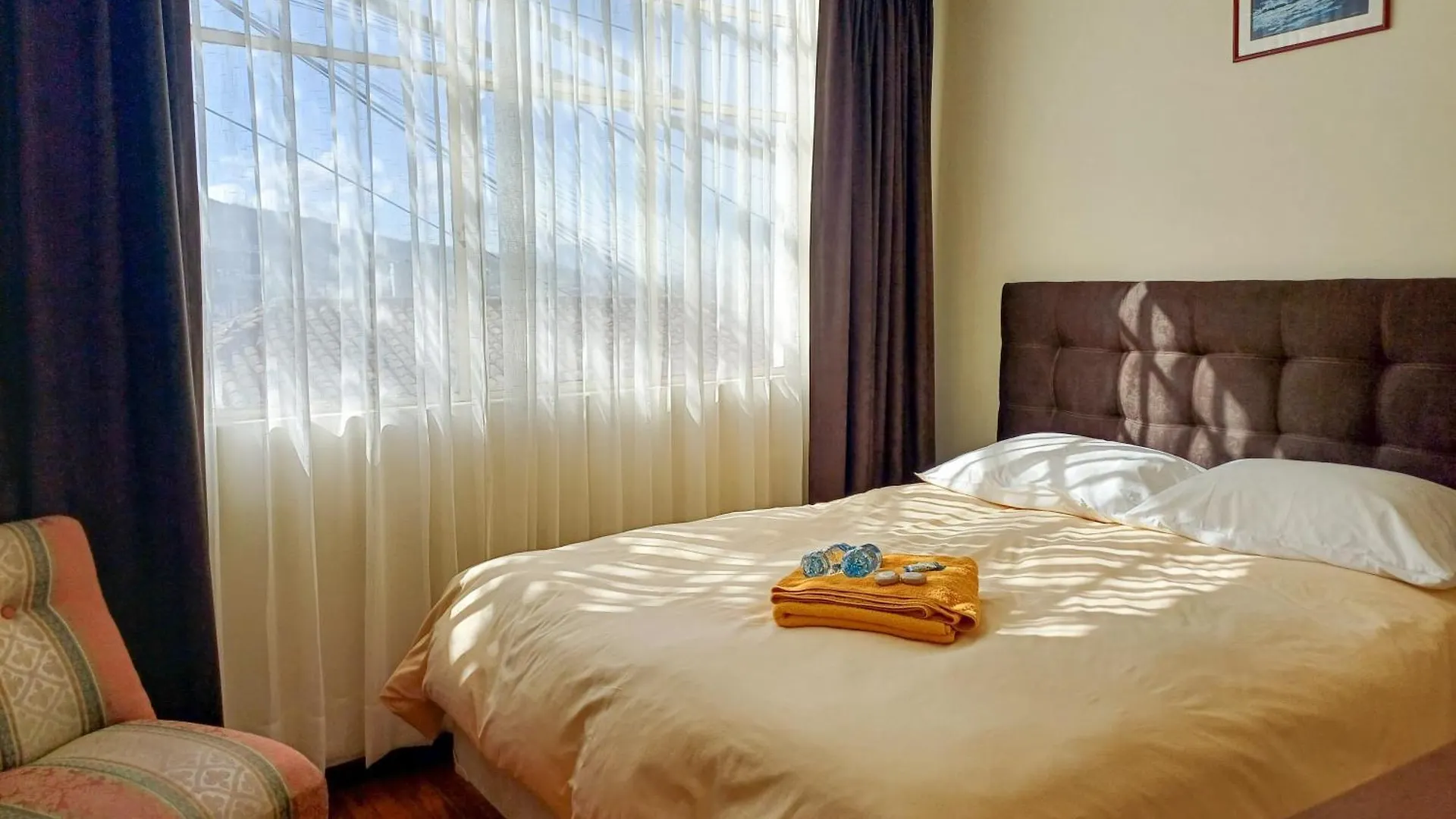 The Quito Guest House With Yellow Balconies For Travellers
