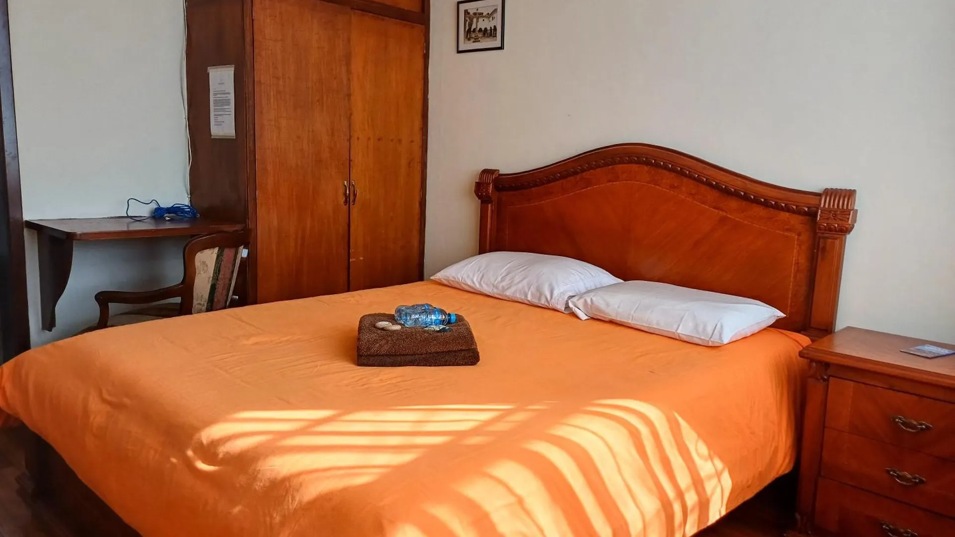 The Quito Guest House With Yellow Balconies For Travellers